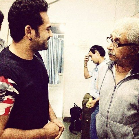 Gaurav Nanda and Naseeruddin Shah are pictured in conversation, capturing a moment within India's vibrant arts scene.