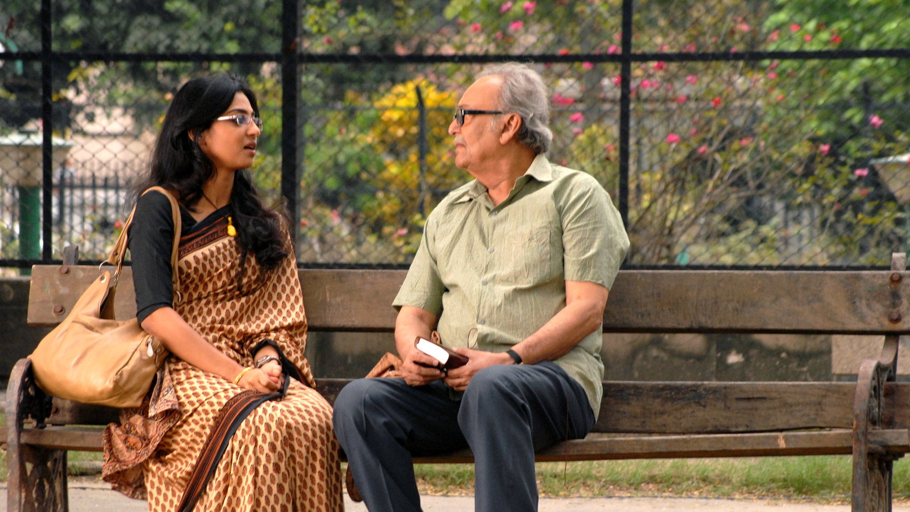 Soumitra Chatterjee & Radhika Apte in Rupkatha Noy
